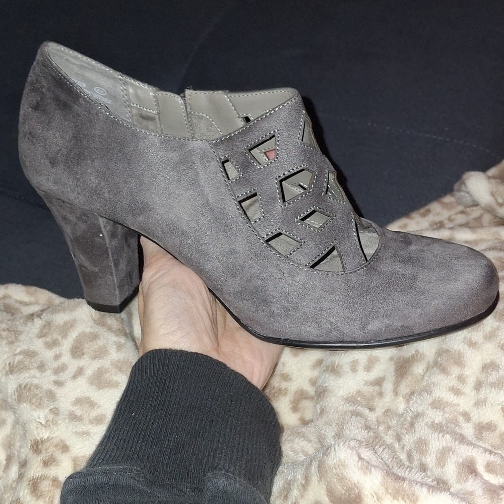 AEROSOLES Gray Suede Heeled Shoes